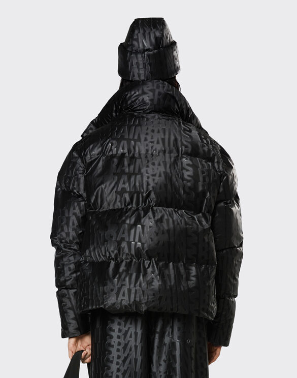 Rains 15220-53 Boxy Puffer Jacket Black Monogram Talvejope Mehed Naised Ülerõivad Ülerõivad Talvejoped ja mantlid Talvemantlid ja -joped