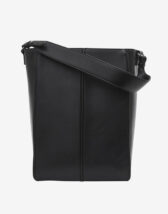 Hvisk Casset Soft Structure Black Kott on stiilne ja mahukas igapäeva käekott
