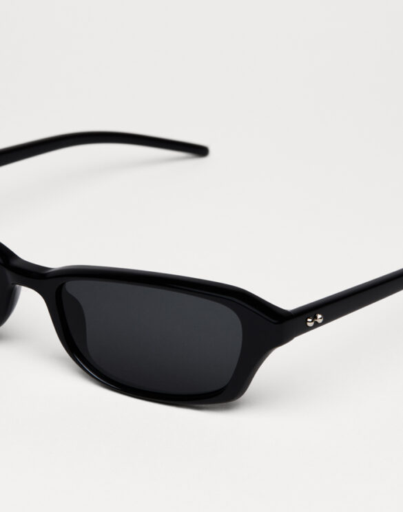 Chimi Iris Black Sunglasses