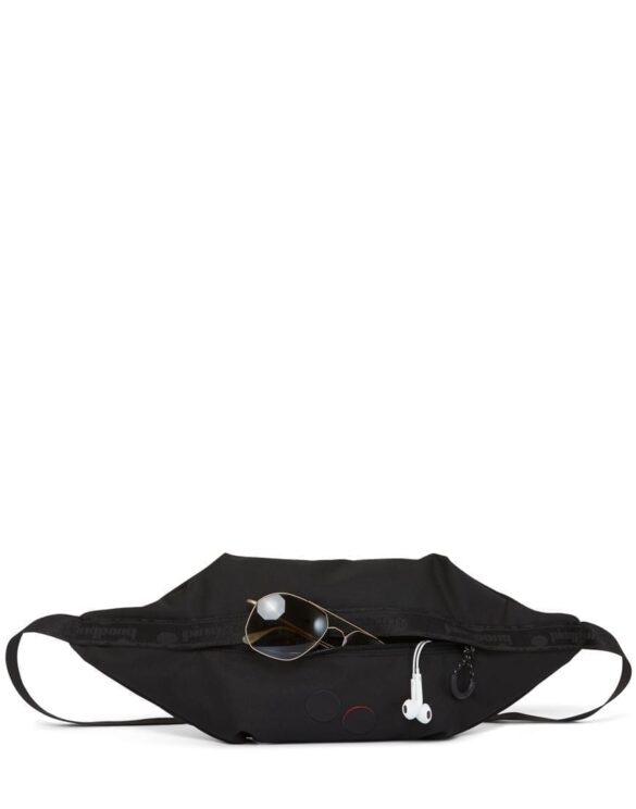 Pinqponq Brik Hipbag Rooted Black on klassikalise lõikega meeste ja naiste vöökott.
