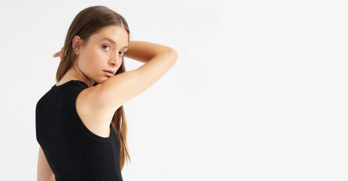 Women's clothing and outerwear from sustainable and high-quality brands. Shop now online!