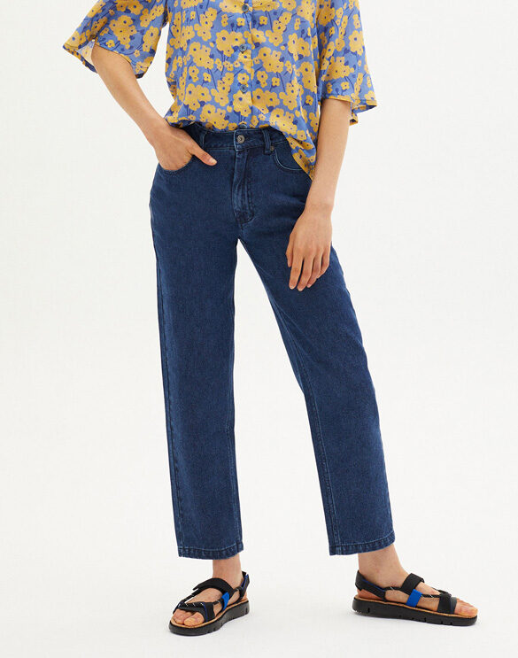 Thinking Mu Hemp Denim Nele püksid on orgaanilisest puuvillast ja kanepist valmistatud naiste teksad