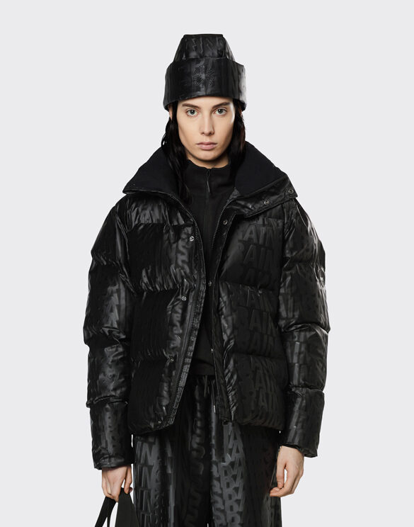Rains 15220-53 Boxy Puffer Jacket Black Monogram Talvejope Mehed Naised Ülerõivad Ülerõivad Talvejoped ja mantlid Talvemantlid ja -joped