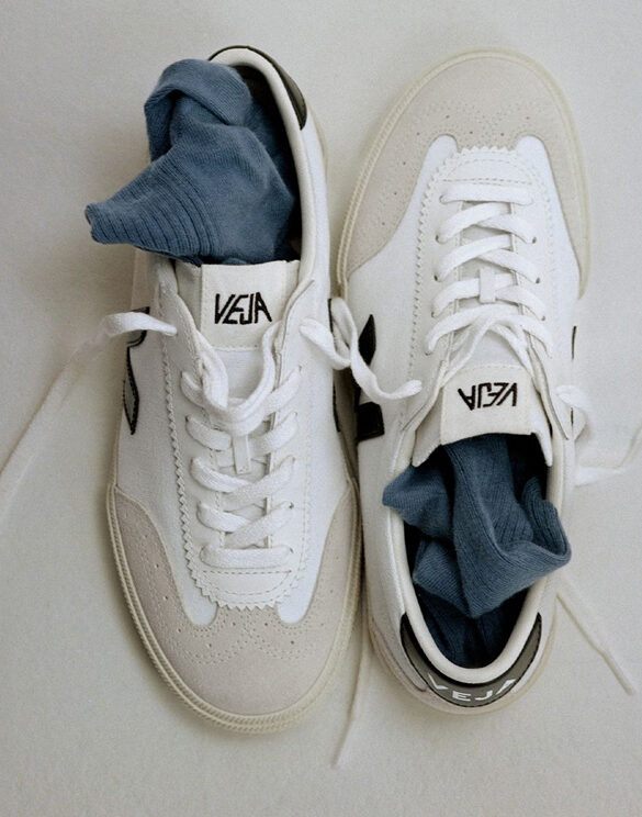 Veja Volley Canvas White Black