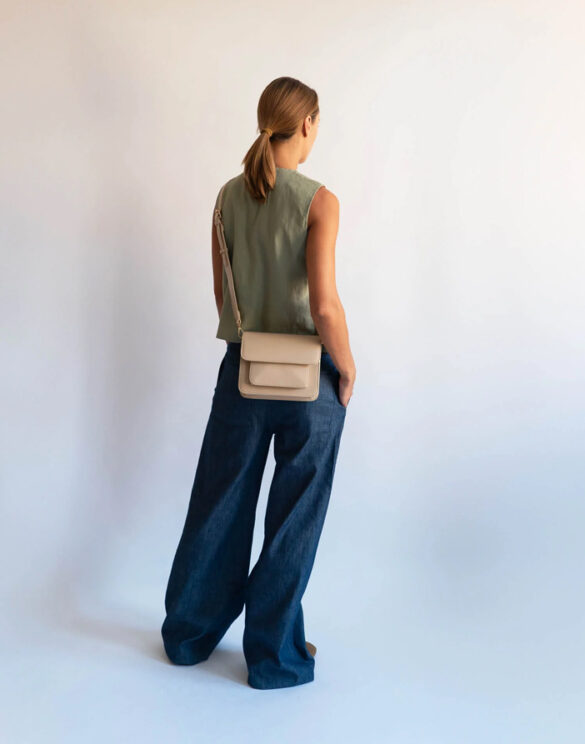CAYMAN_POCKET_SOFT_STRUCTURE-Crossbody-2501-013-010000-456_Light_Taupe-1
