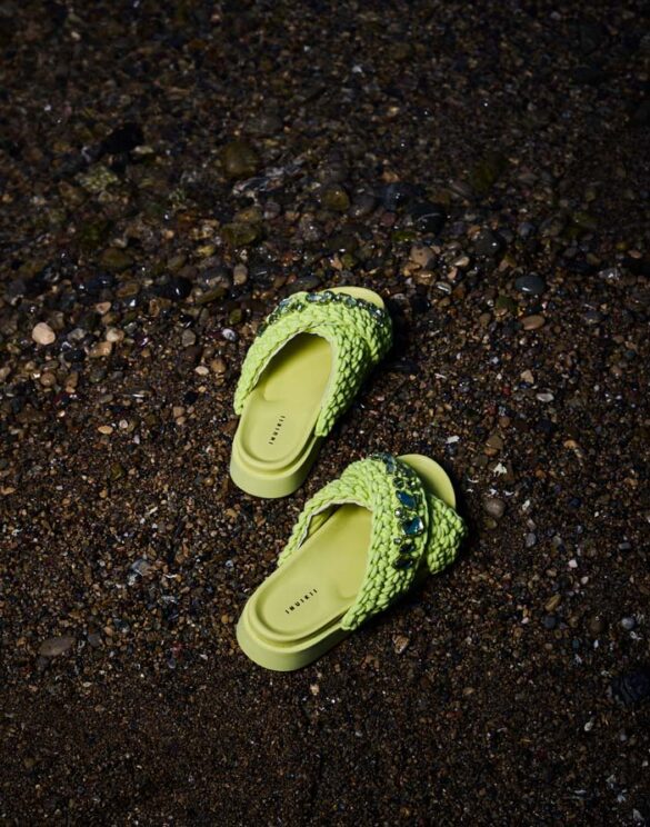 Inuikii Woven Stones Green Slides